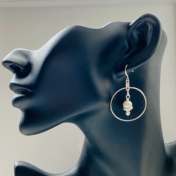 ❤️ White Austrian Crystal Pearls in Silver Plated Hoops - Picture 2 of 6